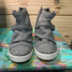Gray wedge bootie